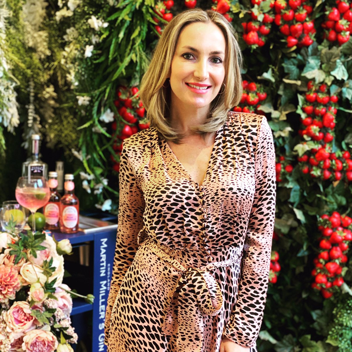 Happy International Women’s Day from our boss lady @yuliarorstrom! As a female led company - started by a WOMAN for WOMEN, Duck &amp; Dry’s ethos is all about empowering women to look and most importantly feel great! Because you ARE Flocking Fabulous! 🙌🏽🐣