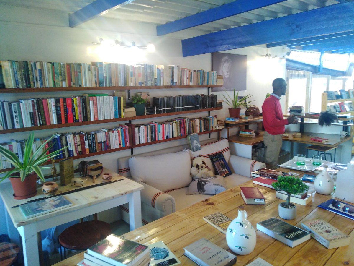 BookJoint's tweet photo. Had visitors this afternoon to view the Book Joint. I've just stole their pics. The folks were thrilled. They are inviting people to view the space this coming Sunday between 4 - 6pm, N.Y.22 no. 32, Gugs. https://t.co/2V27Ew5ZZ5