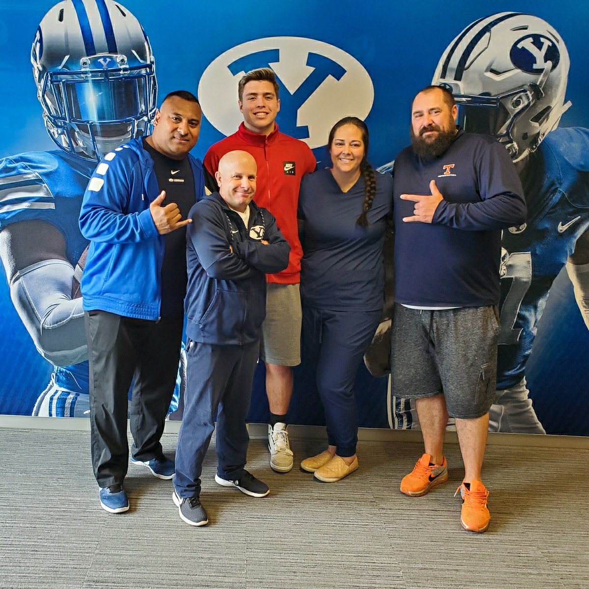 CarsenRyan's tweet image. Grateful to @kalanifsitake @coachsteveclark @coachgrimey
for the scholarship offer to play football at Brigham Young University 
@BYUfootball #GoCougs 🤙🏼
Thank you to my coaches, mentors, and parents. @T_BirdFootball #B1RDGANG⚡ #MILEWR #LevelUp #UncleRay