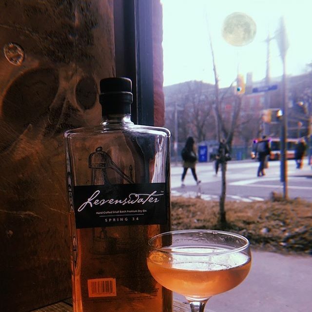 Well it’s thirteen degrees outside, the sun is still shining and there was a full moon this afternoon! We think that’s plenty of reason to celebrate! Today’s cocktail, the Wink, features @levenswatergin Spring 34, Peychaud’s and Prosecco — $11 all night!… ift.tt/2wG4FBe