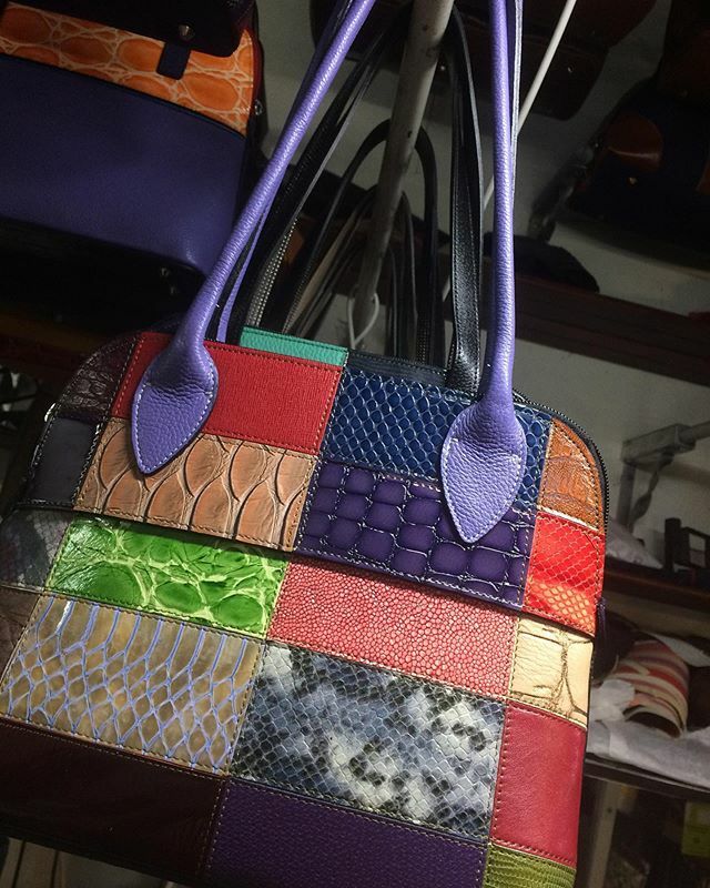 leomonkofficial's tweet photo. The small BUGATTI...queen of colour and texture!👸🌈 This one of a kind beauty available instore now or DM for more details. #bugatti #texture #colourpop #uniquebags #handmade https://t.co/D383iOd0mv https://t.co/DSiXoWjdlC