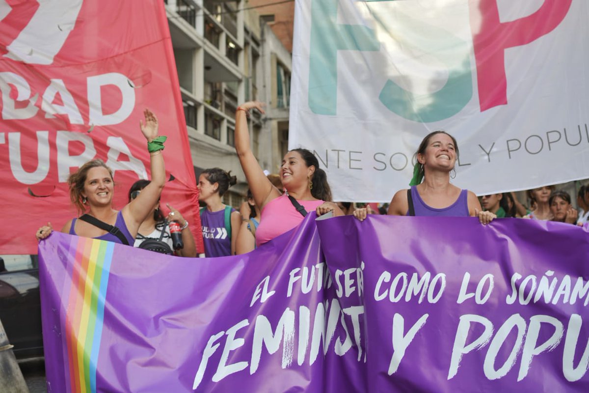 PellegriniJesi's tweet photo. En un mes que lleva más femicidios que días, las mujeres #ParamosElMundo
Para que dejen de matarnos 🖐️
Para decidir sobre nuestros cuerpos en libertad 🔥
Para gritar juntas y bien fuerte
#NIUNAMENOS
#VivasNosQueremos
#8M2020 https://t.co/7iujqx6rUU