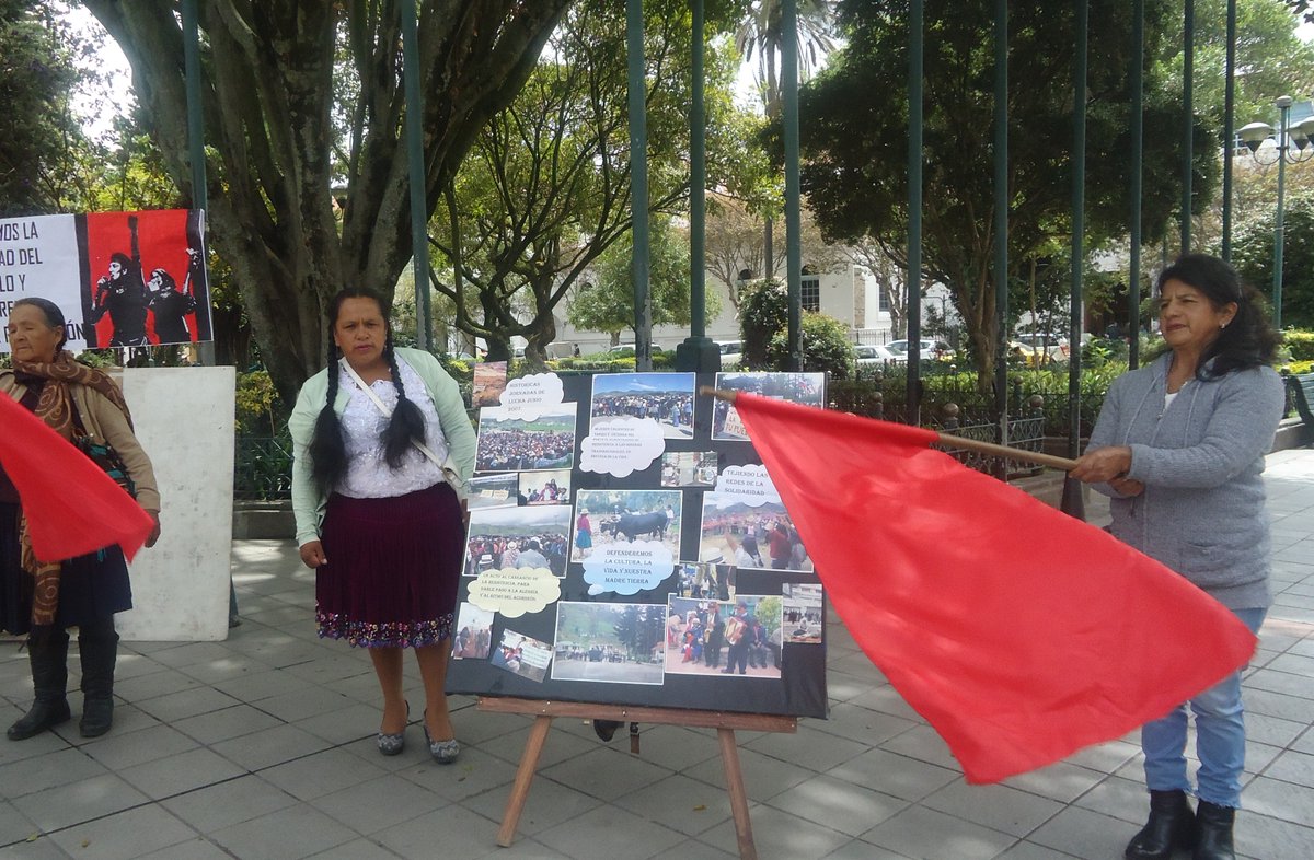 DefensorasPacha's tweet photo. Por el Día Internacional de la Mujer Trabajadora las Defensoras de la Pachamama realizaron una exposición fotográfica. Léalo en https://t.co/WSkFIgaho6 https://t.co/RkIXxiZEs7