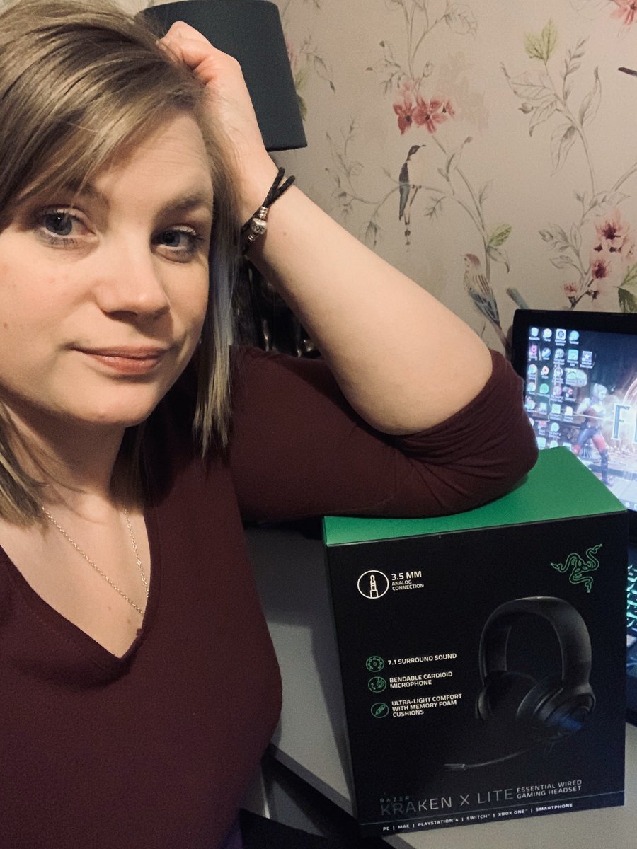 TheOrangeFox96's tweet photo. Soooo... went shopping for a birthday gift for someone and bought myself ... #RazerKrakenXlite #headset #pc #nintendoSwitch #xbox #pc I gotta say i’m pretty impressed for only £34.99 #razer #razerstreamer #razeraffiliate #giftformyself #Razerperipherals #streamee #gamer #gaming https://t.co/GiXfwPYQQC