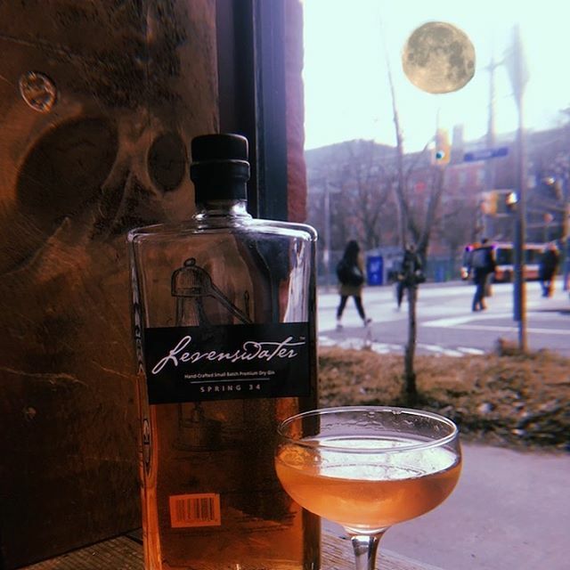 Well it’s thirteen degrees outside, the sun is still shining and there was a full moon this afternoon! We think that’s plenty of reason to celebrate! Today’s cocktail, the Wink, features @levenswatergin Spring 34, Peychaud’s and Prosecco — $11 all night!… ift.tt/2VWMK3S