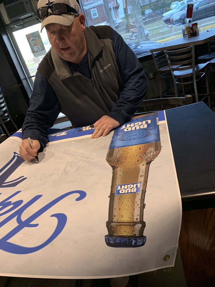UrFriendTony's tweet photo. Retwat this 4 a chanxe 2 won my atogrfed @budlight birthday banner! https://t.co/w7Tqob6e3M
