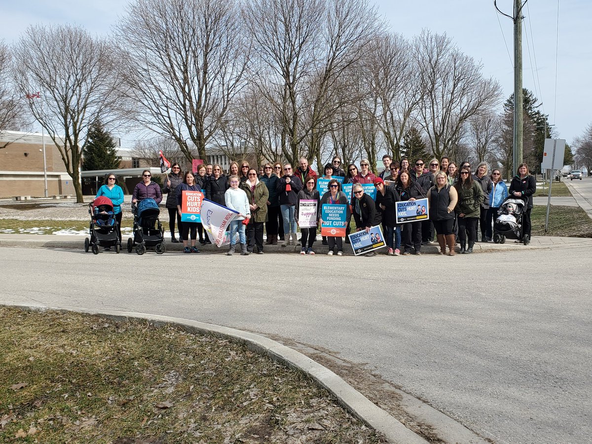 On this beautiful day, our cowbells were ringing as Upper Thames and MDES @AvonMaitETFO told @Sflecce and @fordnation that #CutsHurtKids
