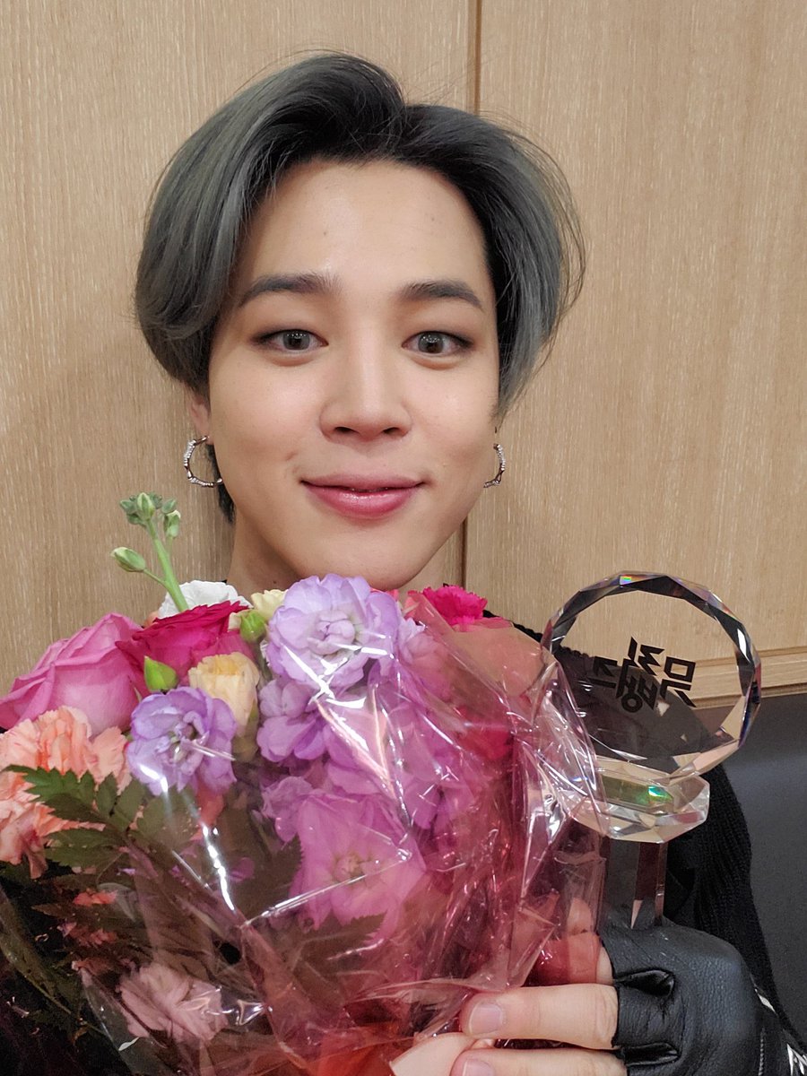 ❃.✮:▹ 88-93/365i’m back after what feels like forever:( you have been so amazing this past week i’ve been watching your promotions, you deserve all your wins congratulations my angel<33 i know you worry about us but please stay healthy and take care of yourself! +