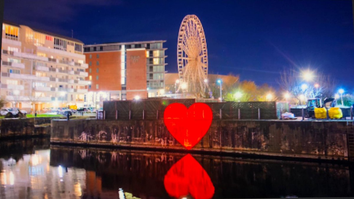 StenaLineUKIE's tweet photo. The evening finished with a stunning light show visible in locations all over Liverpool. #StenaEdda #FerryTravelRedefined #DesignedInSwedenMadeForYou #Eddamazing #StenaLine #StenaPlus #Lagom #JustRight #StenaLineUK #StenaLineIreland #Belfast #Liverpool #Lagom https://t.co/FRhNOKKnta