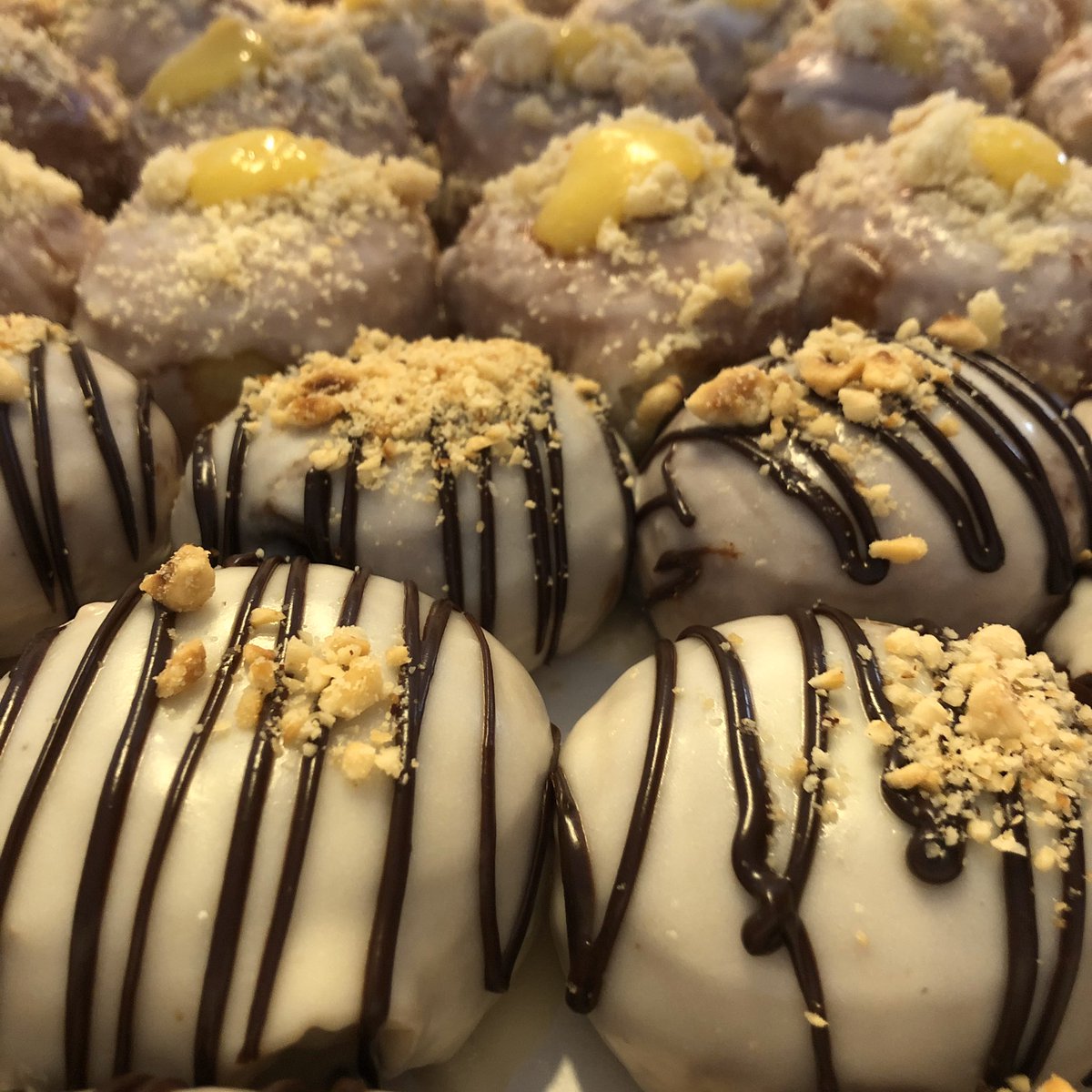 StateSocietyAZ's tweet photo. TOMORROW: Come grab some of these bad boys during our first #SSAZ breakfast of 2020! After all, who doesn’t love a good donut and politics in the morning? It’s not too late to register! 🍩 ☕️ https://t.co/IT33l8nat7 https://t.co/HOy9vTxqyW