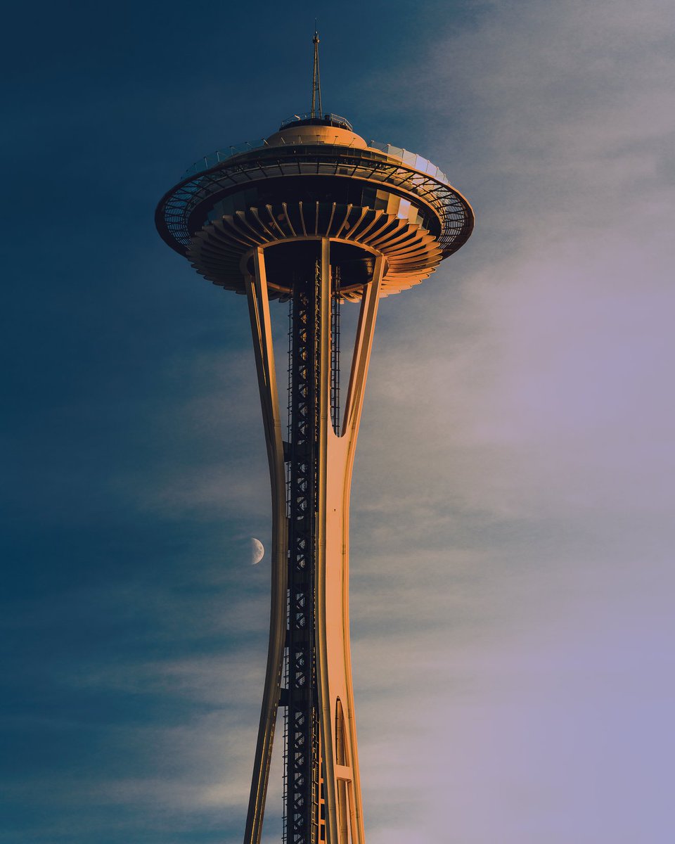 space_needle's tweet photo. Look up daily and be inspired.
Thank you for sharing this unique shot @wolfmercuryphotography!
#SpaceNeedle #Seattle #LiveSeattle https://t.co/S1ypJNMAxR