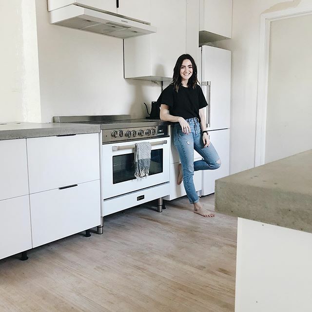 TheMayesTeam's tweet photo. we finally got the doors on all the cabinets...now we just need handles, toe kicks, shelves and then accessories. Aaaand one of those robotic floor moppers cause I am struggling to keep these floors clean! We’ve got four times the floor space and it shows!! 🤪 … https://t.co/oJRZoyHOwx