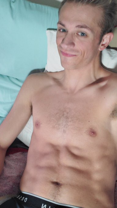 Streaming now on @chaturbate! Join me to lessen those Sunday blues 😘 https://t.co/KFMq7ONKr9<a class="tags" href="/tag/chaturbate">@chaturbate</a><a href="/tag/messyhairday"class="tags"><span>#messyhairday</span></a>