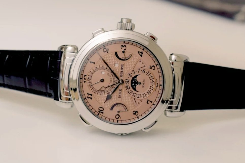 ModasSaat's tweet photo. Cenevre'de düzenlenen ve dünyanın önde gelen saat markalarının özel parçalarını içeren bir açık arttırma olan "Only Watch" etkinliklerinde #sahne alan bugüne kadarki tüm rekorları alt üst eden.altta görmekte olduğunuz bu #saat bugün,31 milyon #dolar karşılığında satıldı.#temasyok https://t.co/xrfzHoUWxh