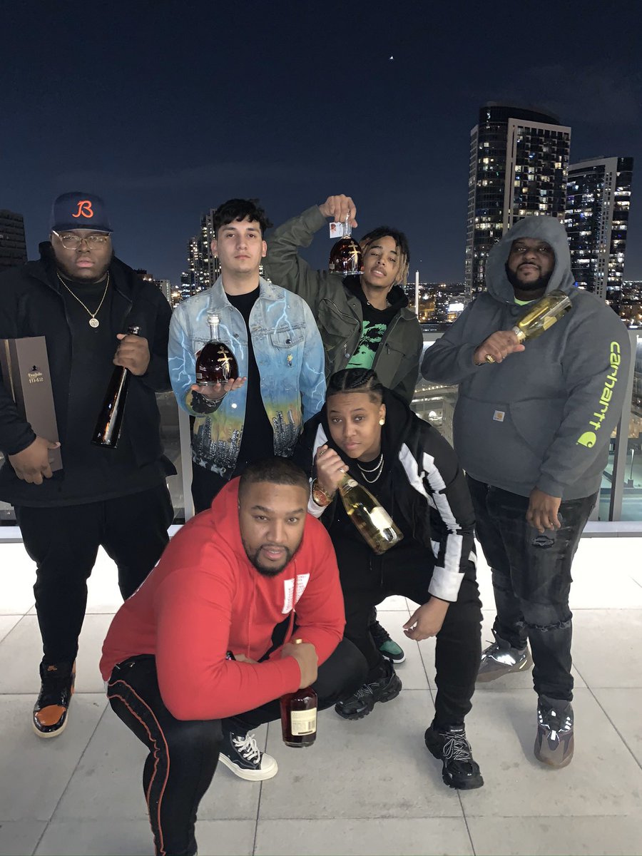 HooverxInternz's tweet photo. ALL MY FRIENDS BOSSES 🤝📈 https://t.co/EFG7iWyssc
