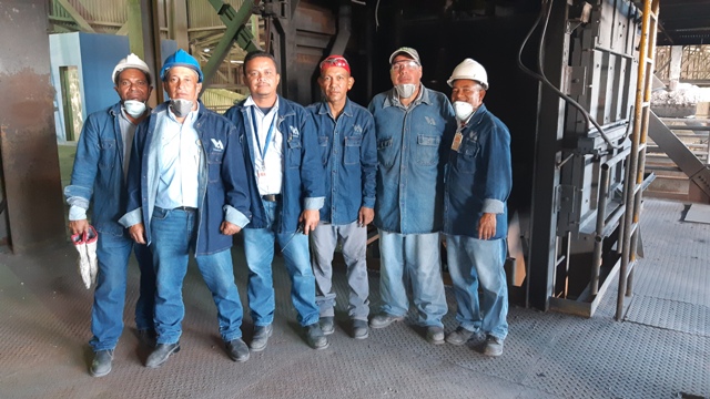 VENALUM_CVG's tweet photo. #VenalumEmpresaModelo|| Trabajadores de Carbón reafirman su compromiso y amor por la planta, al emprender mejoras en el Molino de Impacto del área Estación de Baño y otros procesos. 

Con disciplina, CVG Venalum avanza en su recuperación progresivamente. #JuntosSaldremosAdelante https://t.co/lCK7RBxFl8