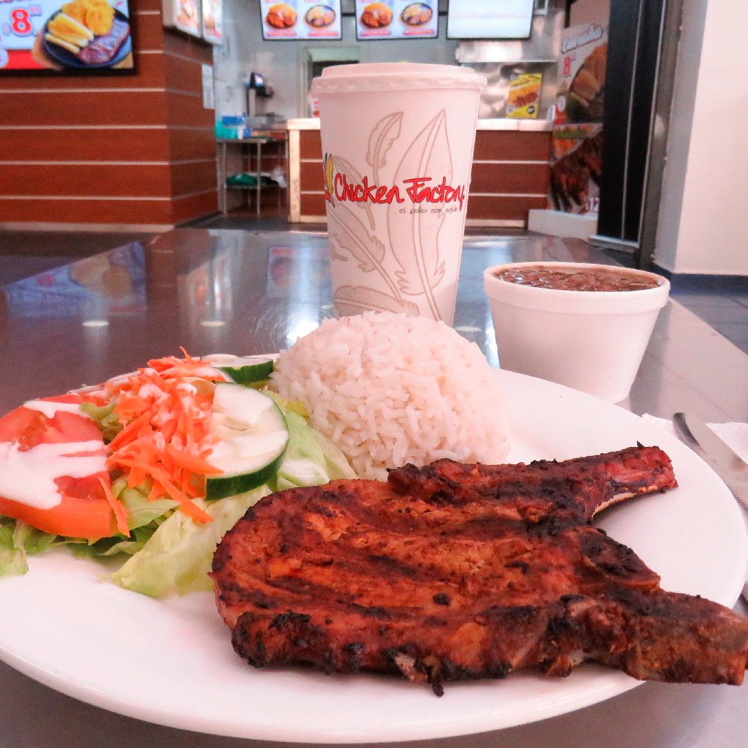 polloconestilo's tweet photo. ¡Arranca una nueva semana con energía! Te esperamos en cualquiera de nuestras sucursales con nuestros #almuerzosconestilo 🙌😊#ChickenFactory #elpolloconestilo #comidapanamá https://t.co/xe2sSNkB64