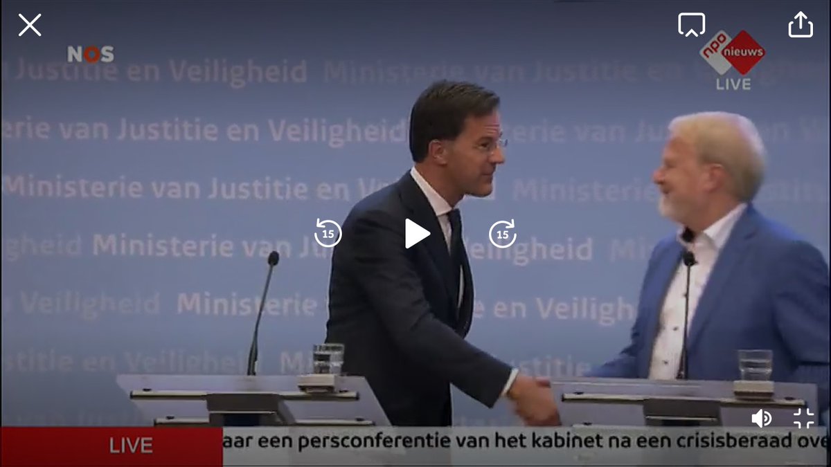 Geen handen schudden dus. Rutte sluit af met..