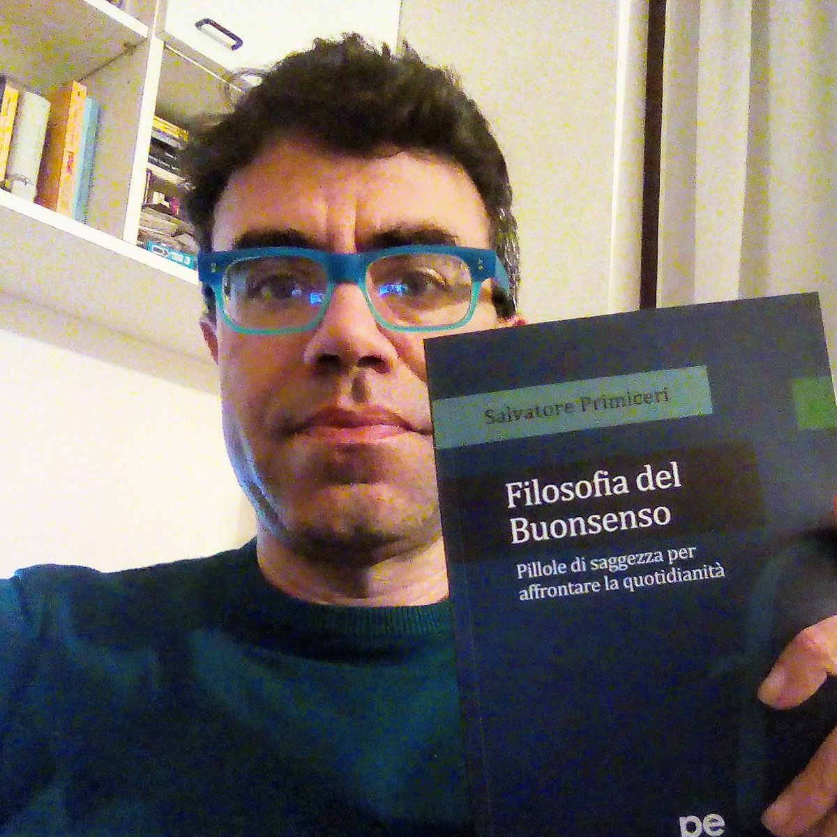 sprimiceri's tweet photo. Io #iorestoacasa #restateacasa anche voi in compagnia di un #libro :)
#filosofiaspicciola #filosofiadivita #filosofiadelbuonsenso #buonsenso https://t.co/B6zsaxT3IZ