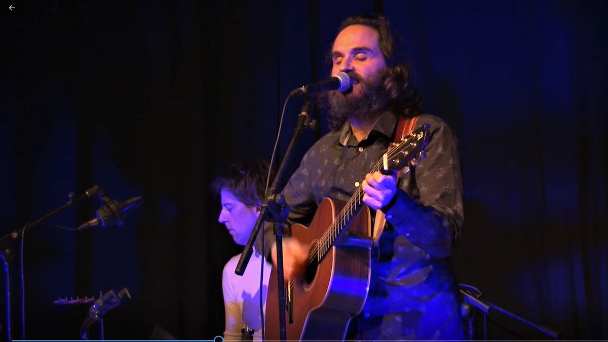 Em va resultar inevitable pensar, tant per l’aspecte físic com per la presencia hipnòtica de l’alfOnS a l’escenari, en el Jim Morrison barbut dels últims anys | Crònica de @MrYeeeeepa del concert de <a href="/VerdCel/">alfOnS Olmo 💚</a> #Barnasants25 <a href="/culturaigualada/">CULTURA IGUALADA</a> 
<a href="/OmniumAnoia/">Òmnium Anoia</a>  tuit.cat/xOuto