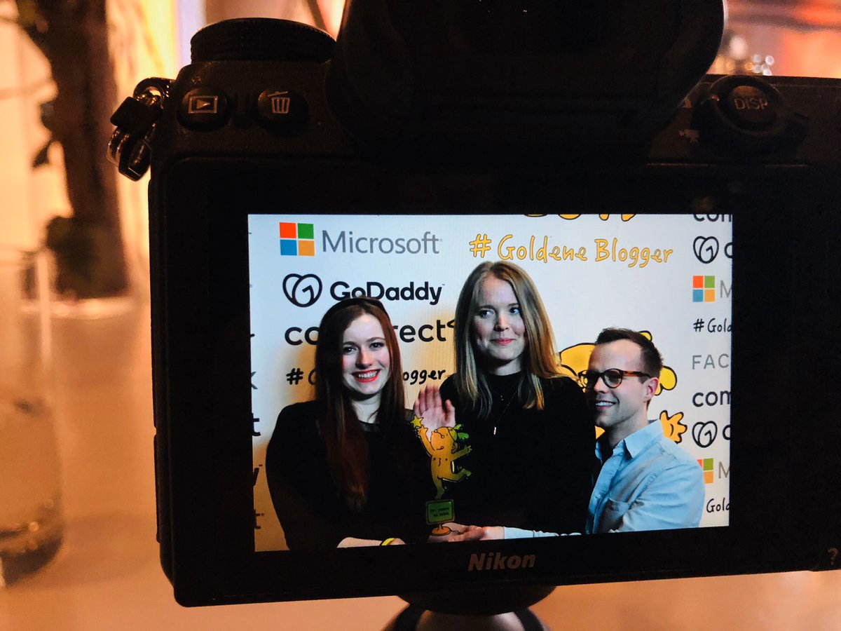 medienmagazin's tweet photo. Das ZDF hat bewusst verzichtet, bei TikTok dabei zu sein. Die ARD tat bewusst das Gegenteil. Das Risiko wurde gerade belohnt. Der #GoldeneBlogger für das @tagesschau TikTok-Team. https://t.co/AcZ5rh2z0p