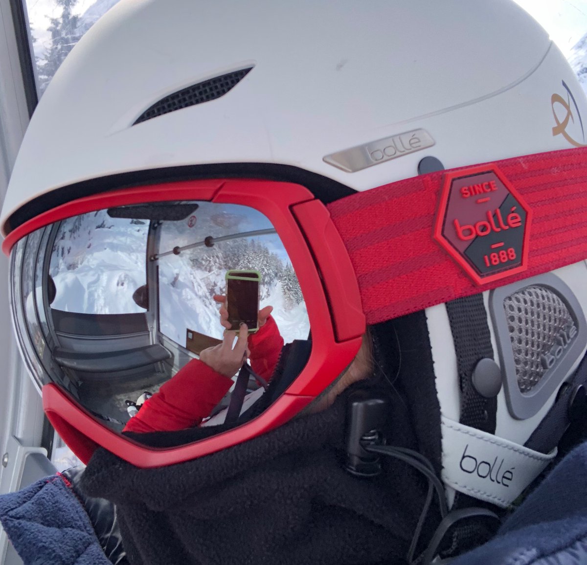 VJSmithOptician's tweet photo. The best ski helmet and goggles by far -call in to look at the full range available - #Bolle #bolle_eyewear #sheffieldissuper #wintereyewear #opticiansSheffield #skiingisthebest https://t.co/7QOicspYhm