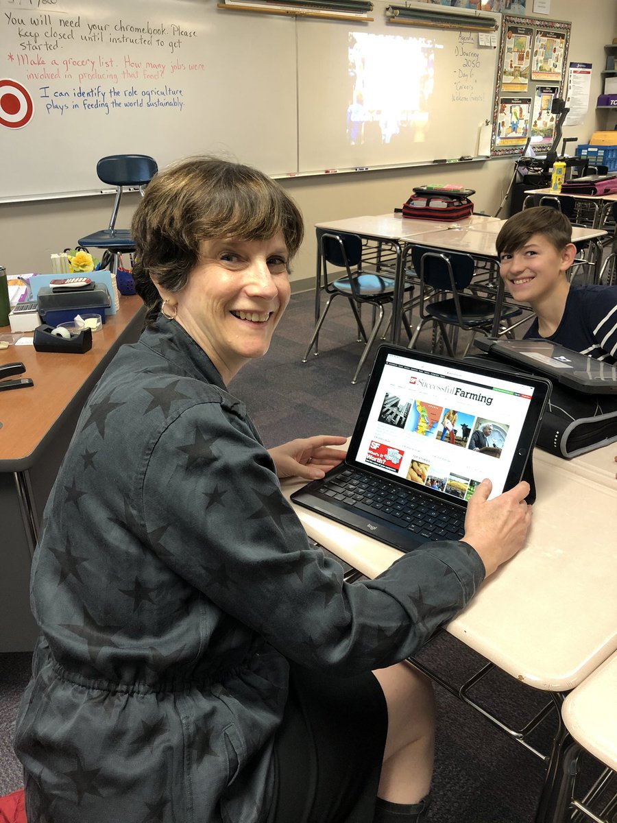 farmreporter2's tweet photo. My office this afternoon. Back in 7th grade. Career day. #agcommunication https://t.co/OnWG0NtNNv
