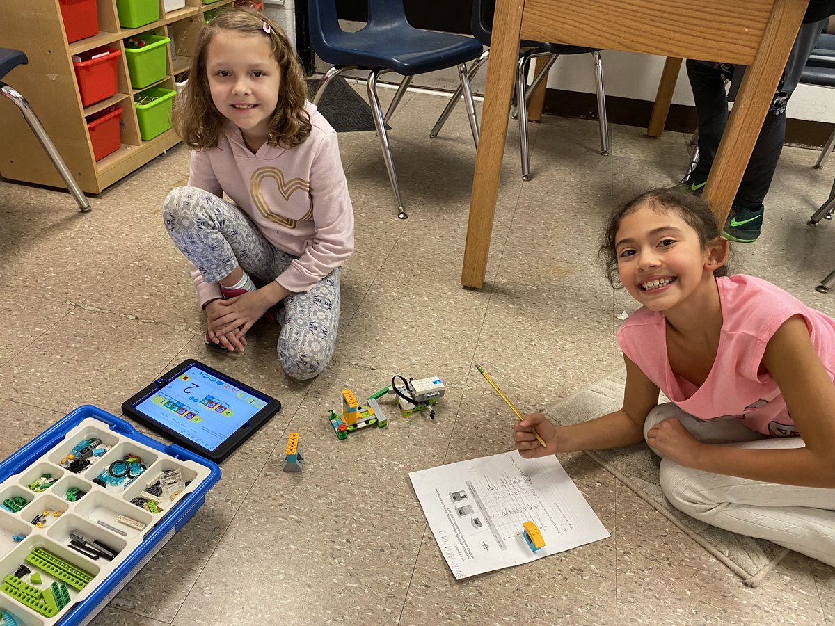 AliArnspiger's tweet photo. 3rd grade is finishing up data collection of how different structures withstand various levels of earthquakes and creating their own robust structures to withstand a large earthquake! 🏠 📝📈 #wedo20 #legorobotics #legoeducation @LEGO_Education #robuststructures #naturaldisasters https://t.co/ttYTWJtsom