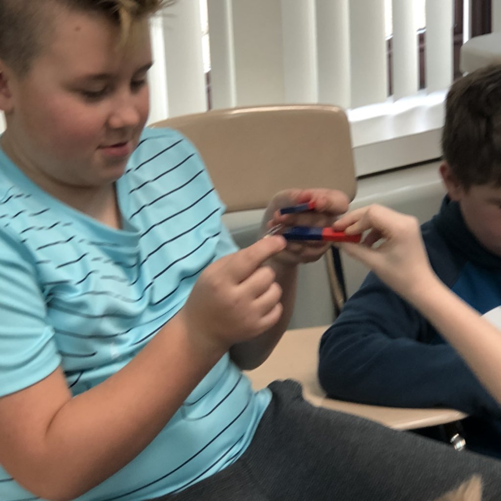 DawnMammen's tweet photo. Students are playing with and exploring magnets. 🧲
 @Carpenter_LO  @UpperElBugs 
#phenomenalscience 
#loveoflearning 
#teamwork
#socialintelligence 
#alwaysLO https://t.co/qIBo5YiWAq