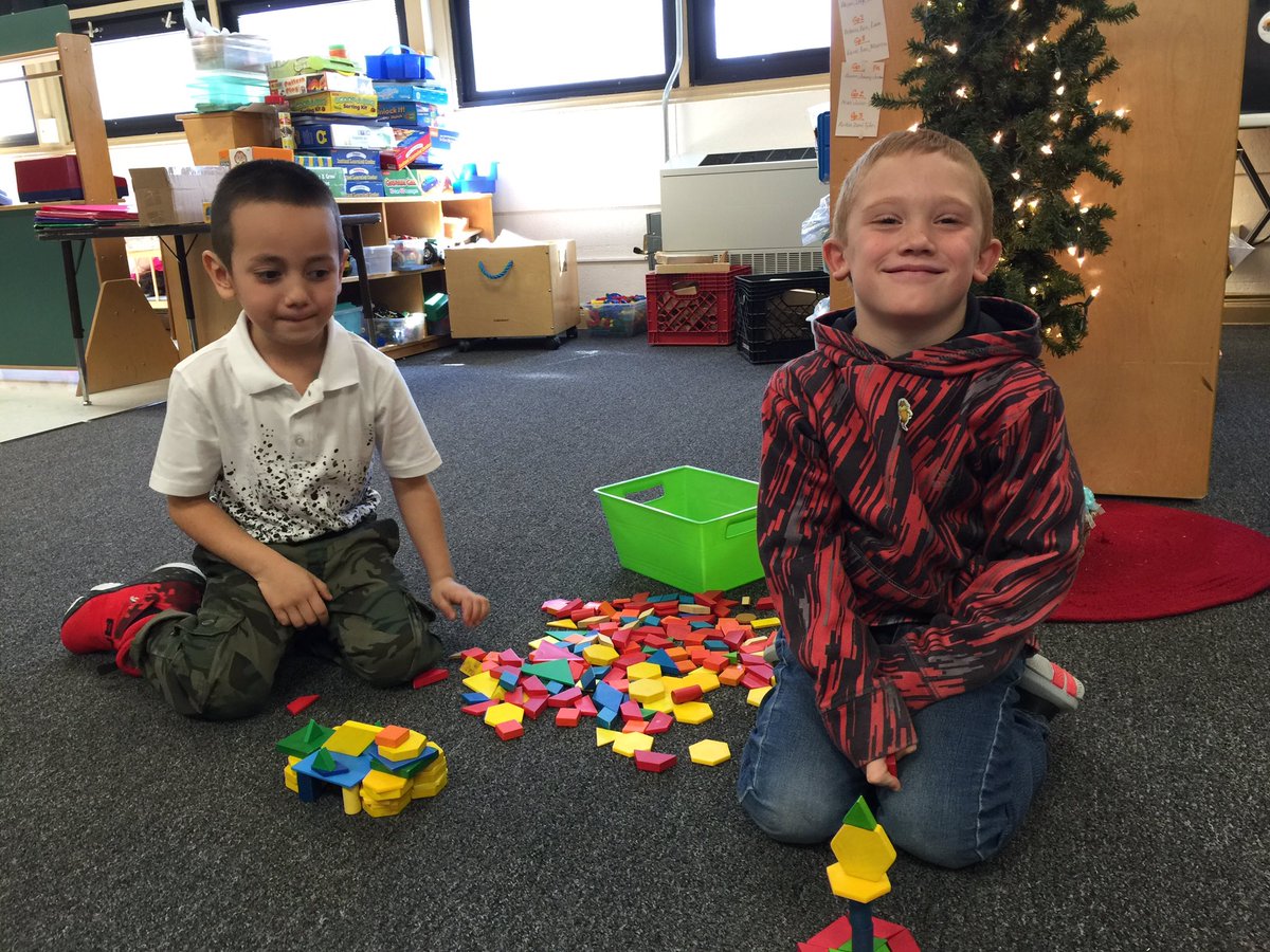steinbrinkprek's tweet photo. Great ideas with pattern blocks, love how they work together! https://t.co/z7cfC1YhDq