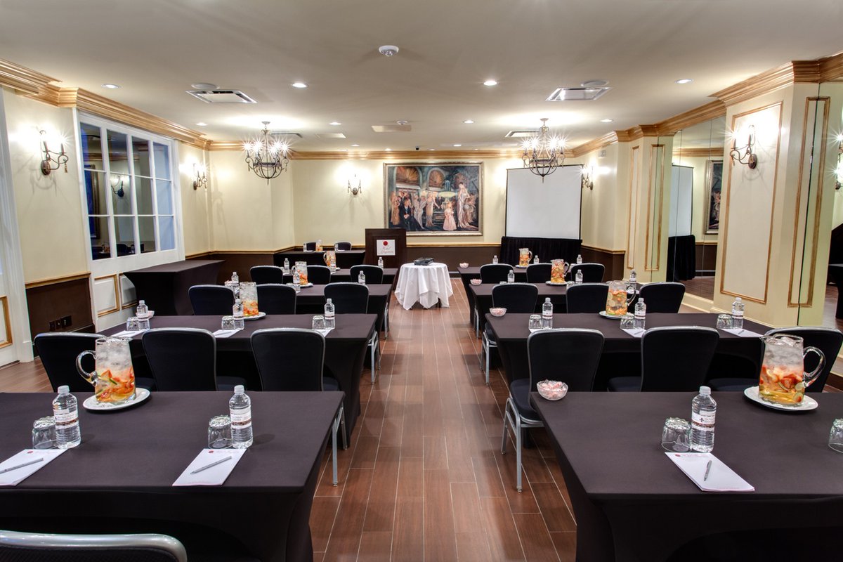 HotelMazarin's tweet photo. New week, new goals! #HotelMazarin has elegant meeting rooms to help you ace your next presentation. https://t.co/Bum6CVVlFA