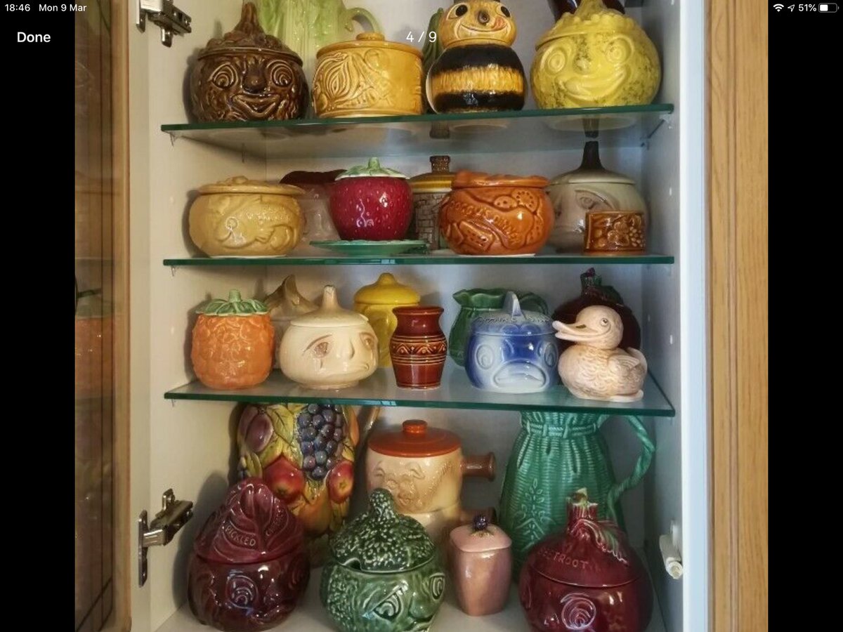 MadleeRage29's tweet photo. Someone is selling their whole collection of #sylvac #kitsch on @Gumtree you would not believe how super jelliss Mum is of this collection esp the #facey #pots know you will love & appreciate this too @Hector_Shar_Pei @pubfoodie @KatarinaThePug 🤣🤣someone lend me £4,250 😆🥰 https://t.co/zywZU7Xd0v