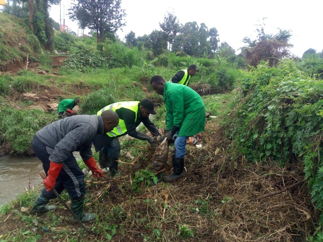 GreenGlobe_CBO's tweet photo. Yesterday We joined @Consumers_Kenya week 9 #MbagathiRiverCleanup Rivers dont just carry water they carry life. @JacobKumenda @Ezzie_kamau @AliceKemnto #MondayMotivation #beatplasticpollution  @NemaKenya https://t.co/VXdgMJS8L1