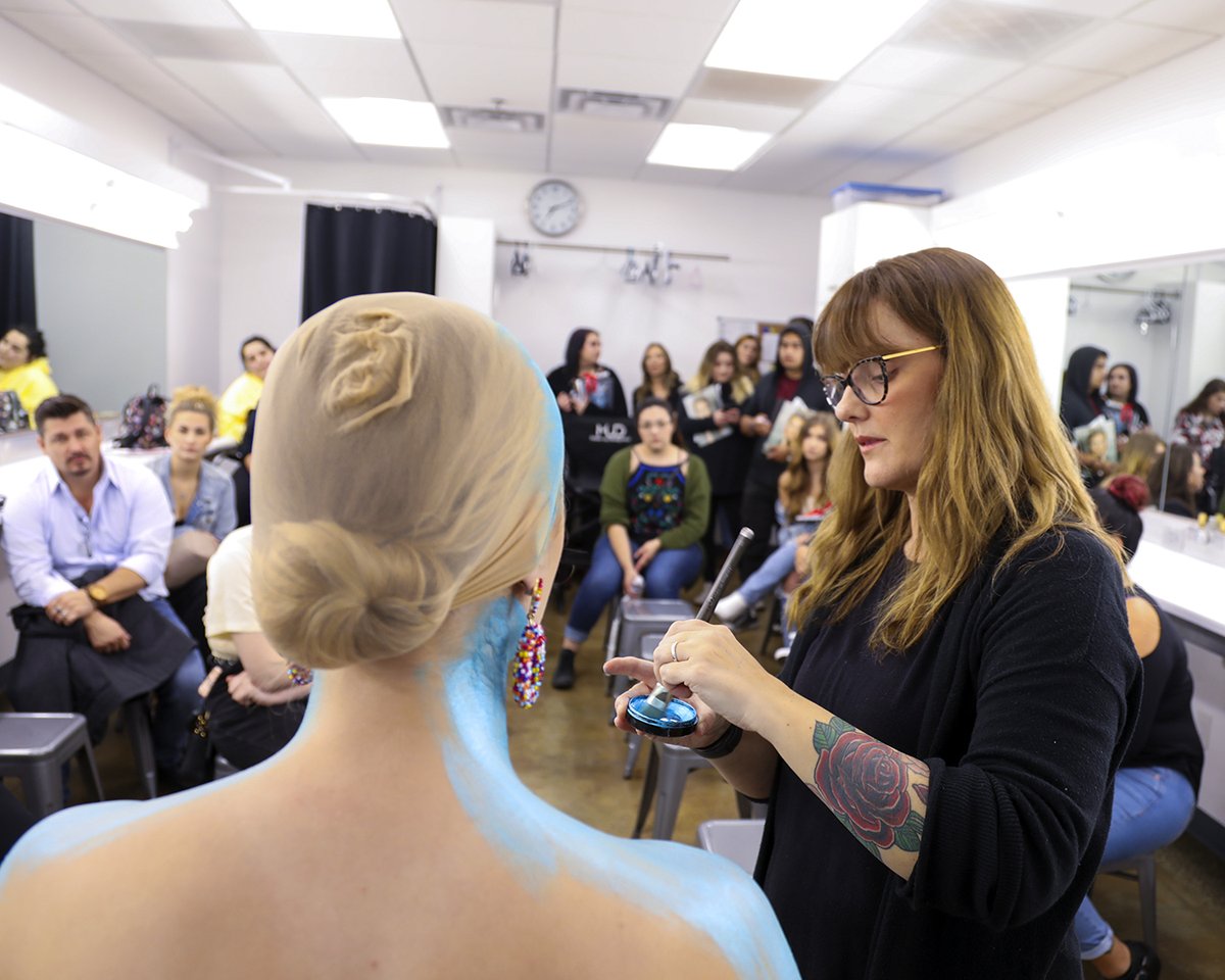 mudschools's tweet image. Your journey into the world of make-up artistry starts here. Register for our LA Evening Open House on 3/24 from 5:30-7PM &amp;amp; get the opportunity to see a live #makeup demo, meet our staff, tour the MUD campus, and chat with #makeupindustry professionals! eventbrite.com/e/la-make-up-d…