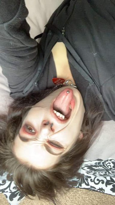 Just hanging out and being weird come join me at https://t.co/edvw88tOvA and grab a private so we can<a href="/tag/gamergirl"class="tags"><span>#gamergirl</span></a><a href="/tag/breaking"class="tags"><span>#breaking</span></a><a href="/tag/funtime"class="tags"><span>#funtime</span></a><a href="/tag/workinggirl"class="tags"><span>#workinggirl</span></a><a href="/tag/camgirl"class="tags"><span>#camgirl</span></a>