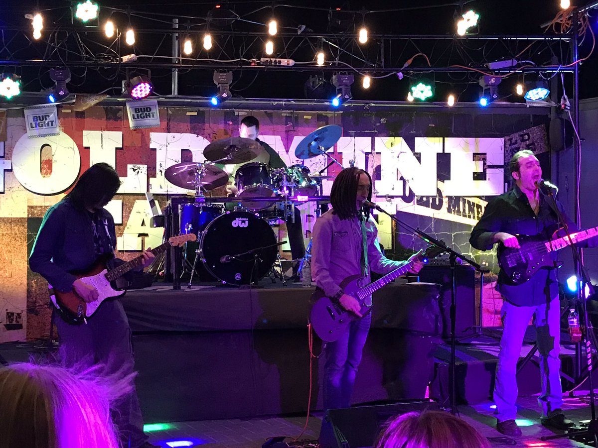 secondechomusic's tweet photo. So extremely #grateful for all the @secondechomusic #fans who came out to support us Saturday night!

Special thanks to @damarisjams - @MondoSilicone - #BuckMaster, &amp; our gracious hosts @GoldMineTavern 🙂

#Henderson #NV
#Southern #Nevada
#LiveMusic
#SecondEchoMusic https://t.co/93oomdD9YU
