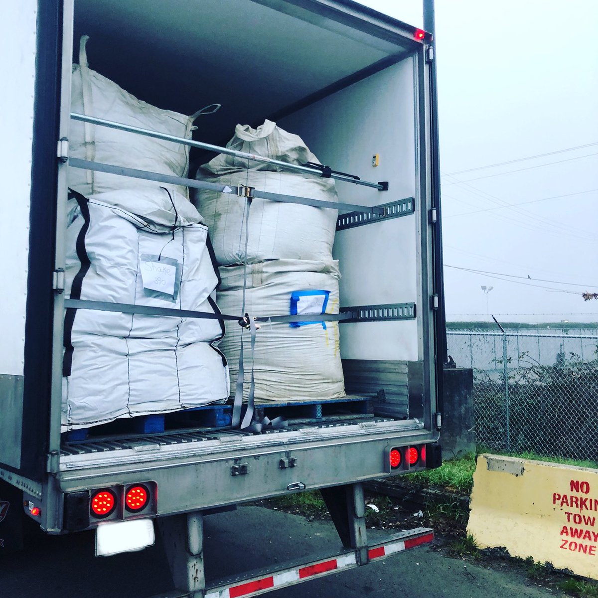 jazusalogistics's tweet photo. Another Cross country run successfully delivered. Get your business moving forward today. Email for transportation quote sales@jazusalogistics.com #hemp #hempflower #hempfarmers #hempproducts #hempoil #hempfarming #hempfarm #hempindustry #hempprocessing #hempbiomass #hempfarmer https://t.co/XEAhqC6Qaf