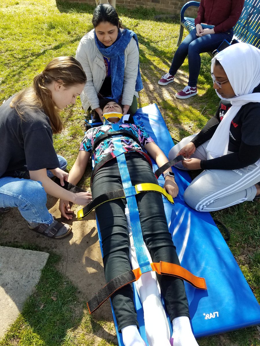ACC_PT's tweet photo. @ACC_PT Physical Therapy students practicing spine immobilization on a beautiful spring day. https://t.co/Cbg0oTBsSE
