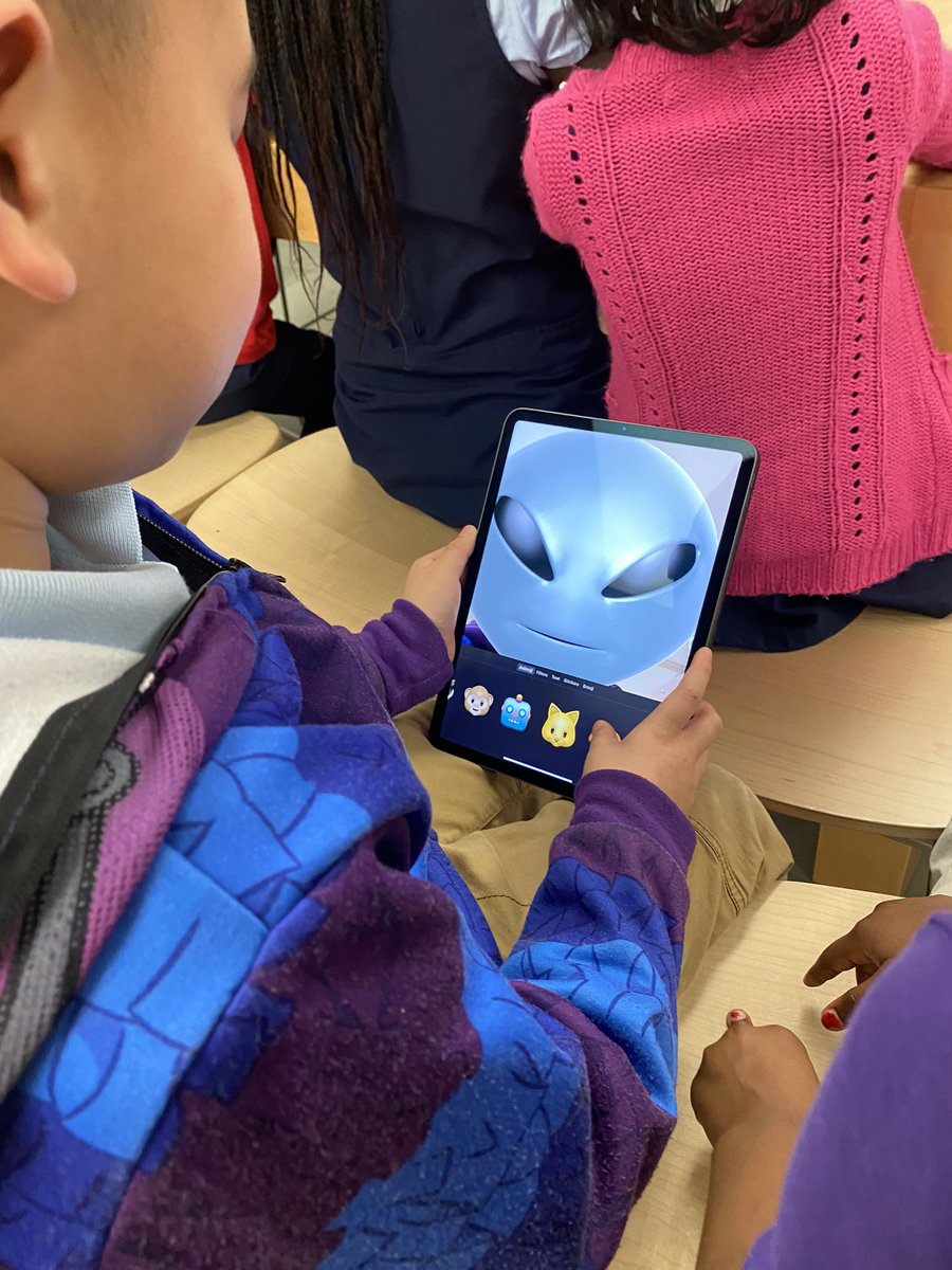 BestKidsofAll's tweet photo. Our 2nd graders enjoyed going to the Apple Store at Willowbrook Mall!  Thank you!!  Fun learning iMovie features.  😊 @ChancellorComet https://t.co/ECXbSbkR2u