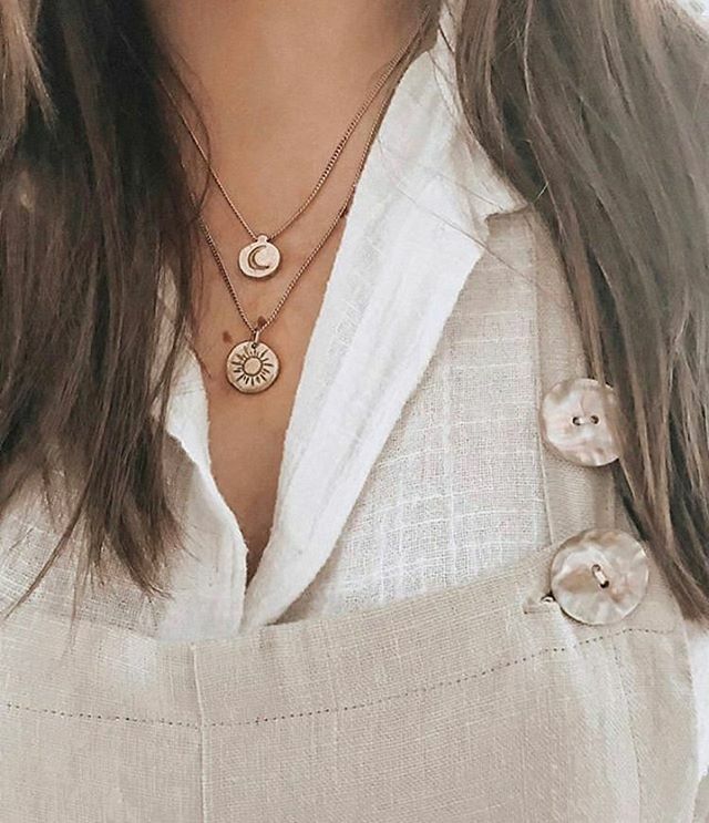 CraftedDom's tweet photo. Beautiful @twointhesun pretties worn by @caseyscasa 💛⠀
I have a daisy necklace from @twointhesun and I’m so in love with it. Makes me happy every time I put it on. 😁
.⠀
.⠀
.⠀
⠀
#madeinaustralia #handmadejewellery ⠀
#makersgonnamake #handsandhustl… https://t.co/MNEmBm2gid https://t.co/TmDBMEdIwh