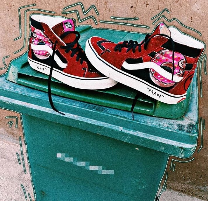 tutti_za's tweet photo. We paint shoes/ We paint Jeanz / We customize jackeks using BEADS / We make portrait for your living space.

#Keahustle #Sandton https://t.co/2c6Cd0uucb