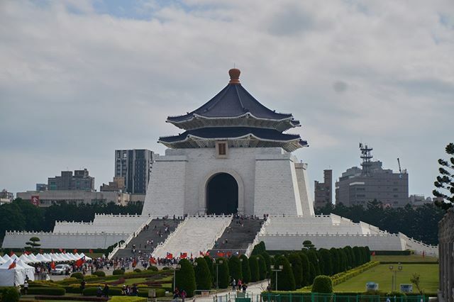thinkaliker's tweet photo. Chiang Kai-Shek Memorial Hall // Taiwan #2019 // #building #taipei #taiwan #sony #sonyalpha #sonyalpha6300 #alpha6300 #a6300 #redditsonyalpha #sonyimages #latergram via Instagram https://t.co/NcMtId5NQi https://t.co/LNpxW75Z9o