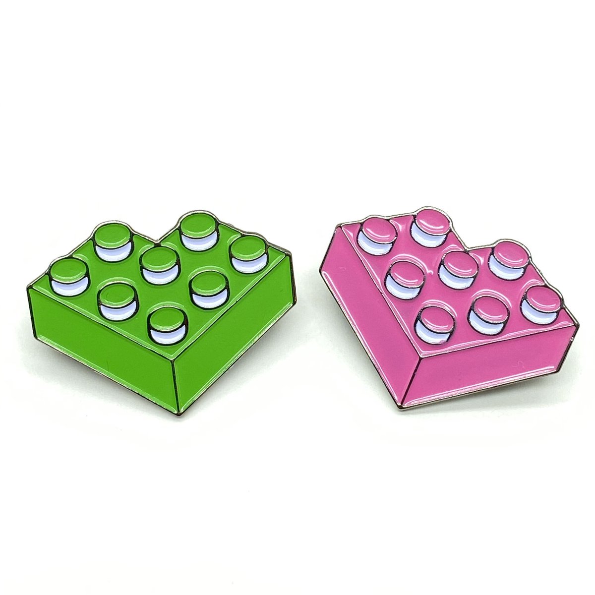 Cutebricks's tweet photo. @thisishannako I 💚💗 LEGO pins! 
https://t.co/bybwSu7cxF https://t.co/CyyVWdAxfB