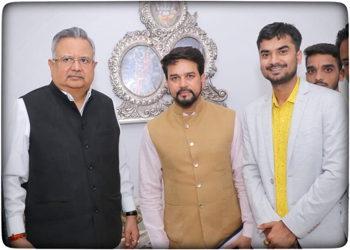 drutkarsh7's tweet image. आज केंद्रीय मंत्री श्री @ianuragthakur जी से रायपुर स्थित @drramansingh जी के निवासस्थान पर सौजन्य मुलाकात हुई।
साथ ही साथ रायपुर एयरपोर्ट ओर उनका स्वागत भी किया
@drtrivedishomeo #teamat  #drutkarsh7 #dr_trivedishomeopathy