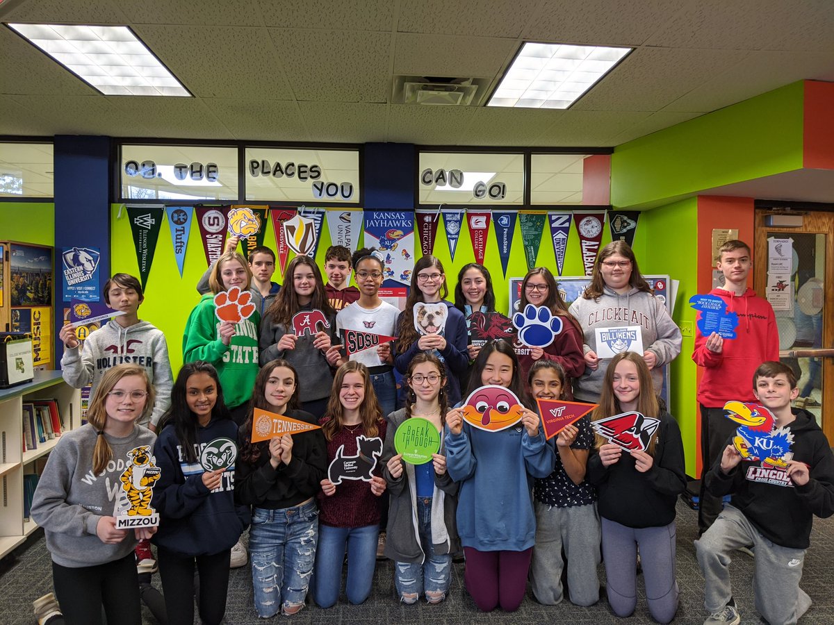 lincoln_library's tweet photo. Get the facts, they're on the back!!!
Thanks to our 8th grade student volunteers. #d57learns #d57reads https://t.co/KN2EjLSiQC