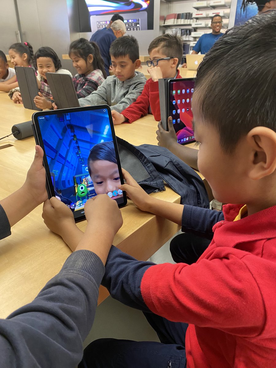BestKidsofAll's tweet photo. Adding backgrounds, emojis, and stickers to our videos!  @ChancellorComet https://t.co/tkJSvoxWbG