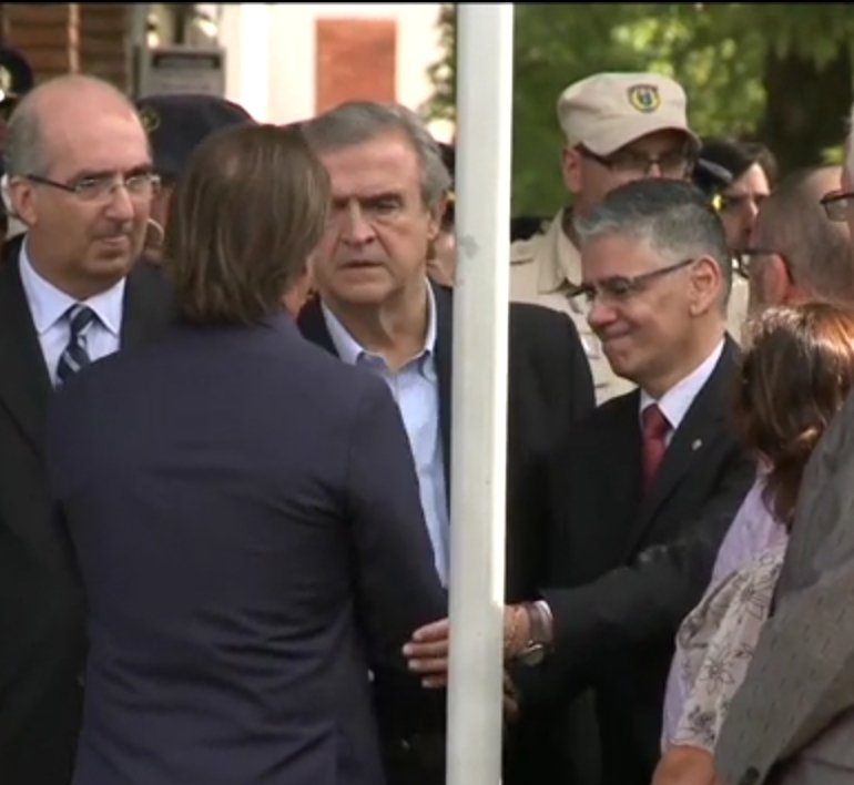 EdwardHolfman's tweet photo. "La sangre de un policia seca más rápido" #DanielaDaSilva 👮♀️ funcionaria policial asesinada, hoy recibió los honores fúnebres correspondientes 👮♀️🇺🇾 estuvo presente el Presidente de la República @LuisLacallePou y autoridades Ministerio Interior @jorgewlarranaga @macielguillermo https://t.co/SGQ3LviOnN