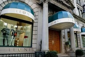RetailInsider_'s tweet photo. Iconic Vancouver Luxury Retailer ‘Leone’ to Shutter Store After 33 Years 🏬🔒 https://t.co/mvpaCQwMnR @LEONE_Vancouver @sinclaircentre @Luxuryzone @RI_EIC 
#Retailinsider #retail #shutter #mutlibrandluxury #clearancesale #Vancouver https://t.co/yLG6hTcScj