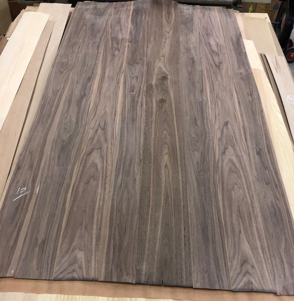 SuperiorVeneer's tweet photo. Artisan Thick 1/16" Random Walnut face - random layup produces a wide range of color with a small amount of sap to keep it all interesting.
#artisanthick #veneer #woodveneer #walnut https://t.co/LIy5I1xdWO