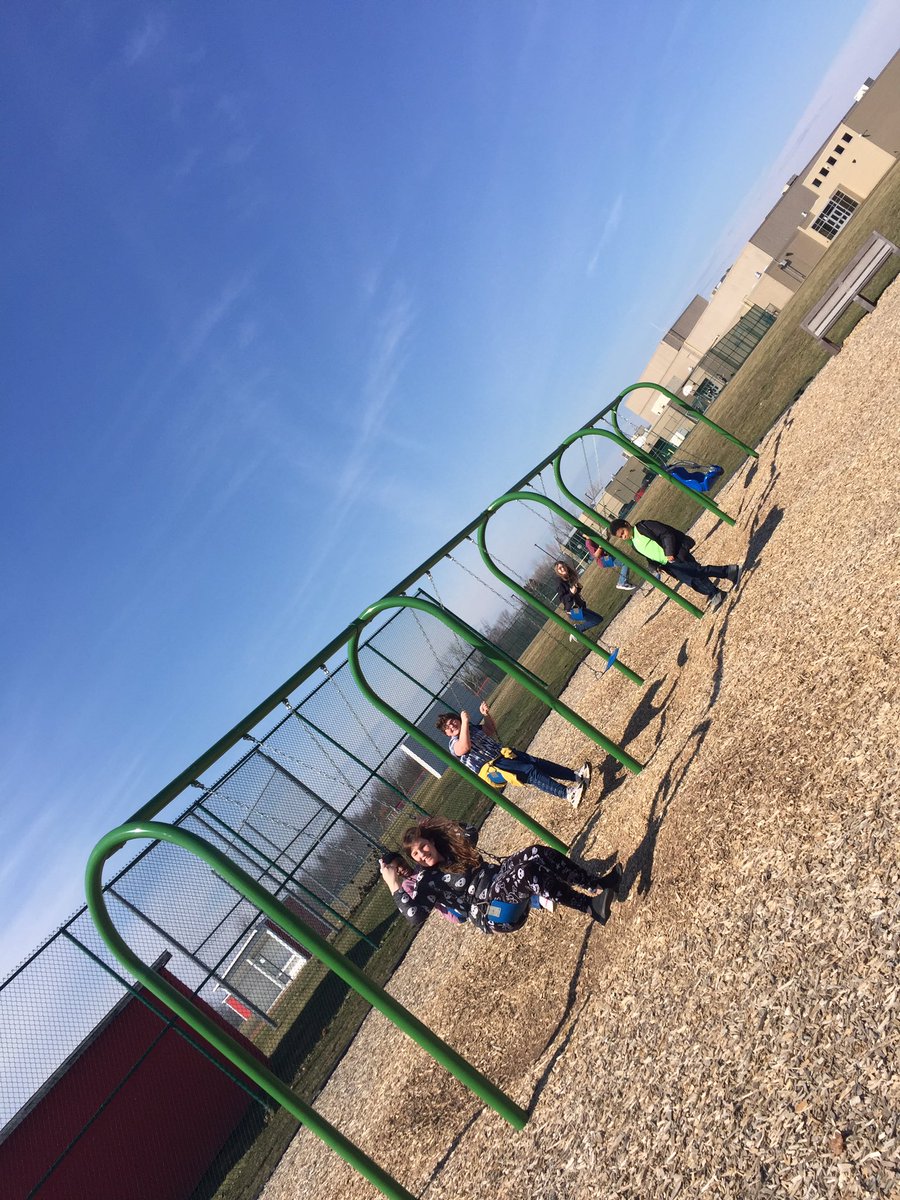 mrselliott17's tweet photo. Enjoying a beautiful (but windy) early March day! #brainsneedplay #learnhard #playhard https://t.co/jHnWCQiOFm